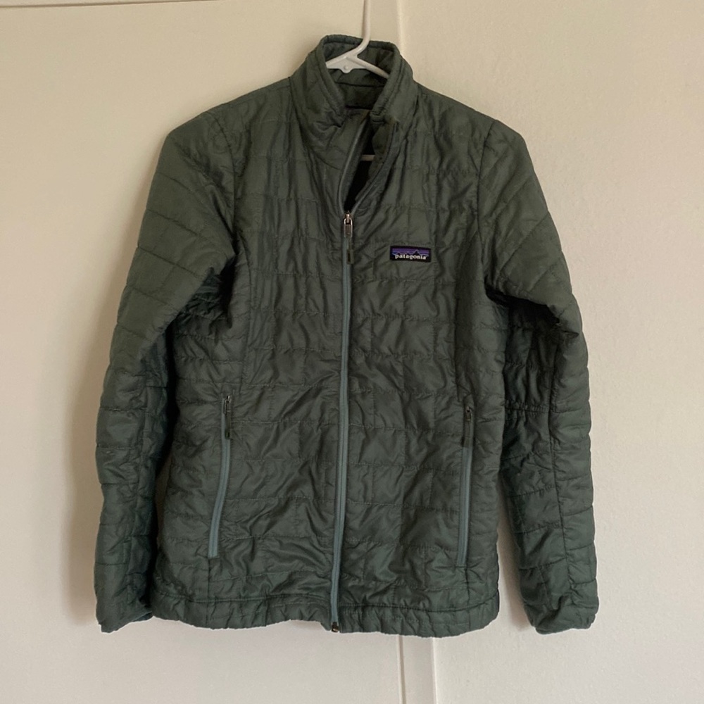 Patagonia woman’s jacket green lightweight